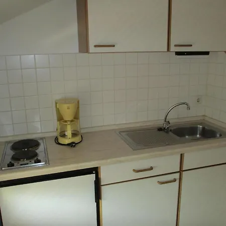 Fuer Zwei Erwachsene Und Ein Kind Mit Balkon Apartman *