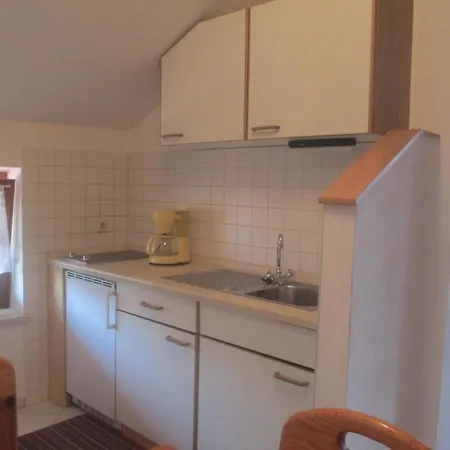 Fuer Zwei Erwachsene Und Ein Kind Mit Balkon Apartman *